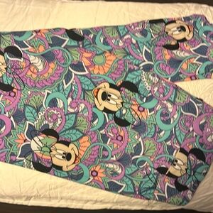 Tall and curvy lularoe Disney leggings.  Minnie Mouse